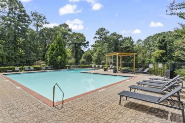 pool at the ellis clarston apts for rent
